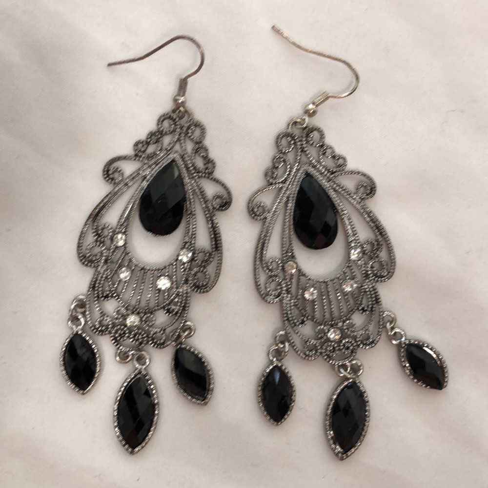 💙Silver and Black Chandelier Earrings